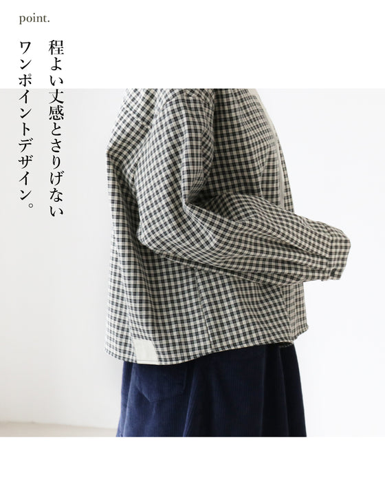 遊び心のあるパッチデザイン シャツ