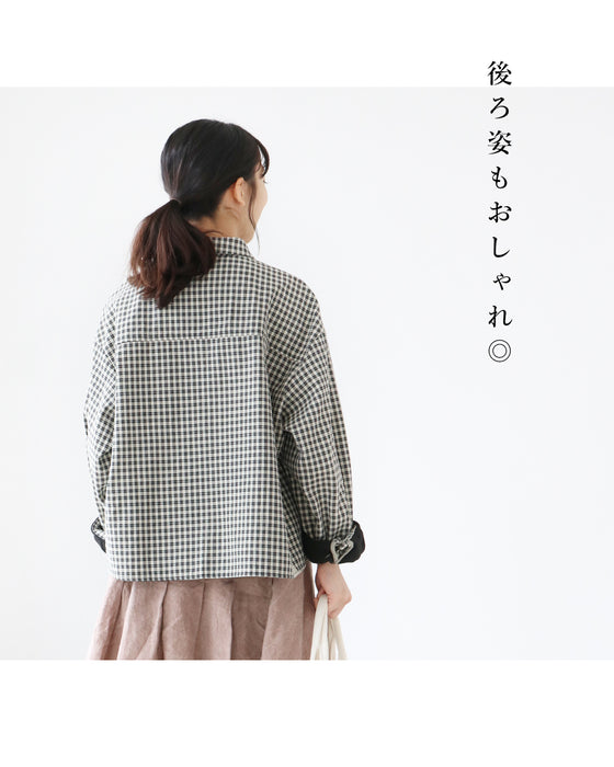 遊び心のあるパッチデザイン シャツ