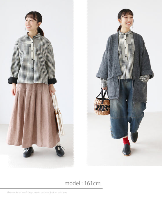 遊び心のあるパッチデザイン シャツ