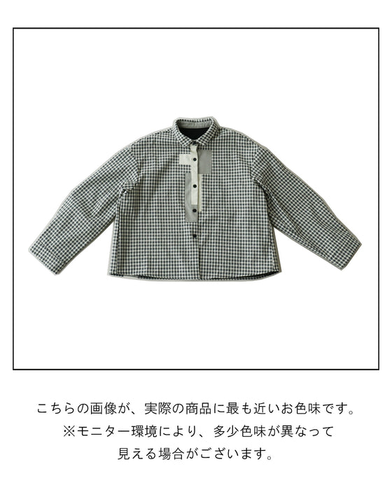 遊び心のあるパッチデザイン シャツ