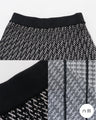 Monochrome patterned knit skirt