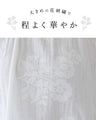 程よく華やか品のある花刺繍ブラウストップス