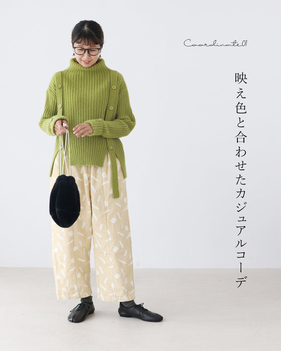 無地に飽きたら。コーデュロイパンツ