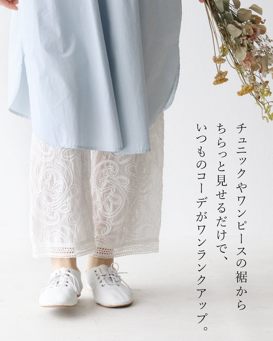 さりげなく華やぐ、ボタニカルレースパンツ