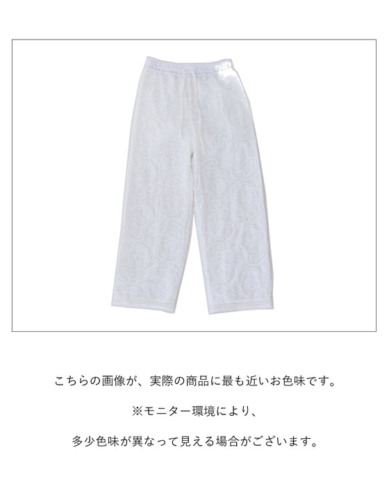 さりげなく華やぐ、ボタニカルレースパンツ