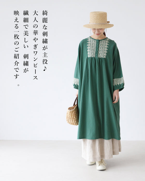 華やぐ刺繍が主役 ワンピース