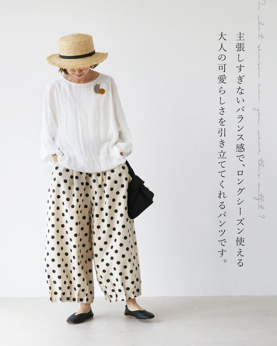 体型カバーも叶う、ゆったりドットパンツ
