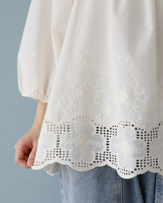 レースと刺繍のやさしさをまとう一枚トップス