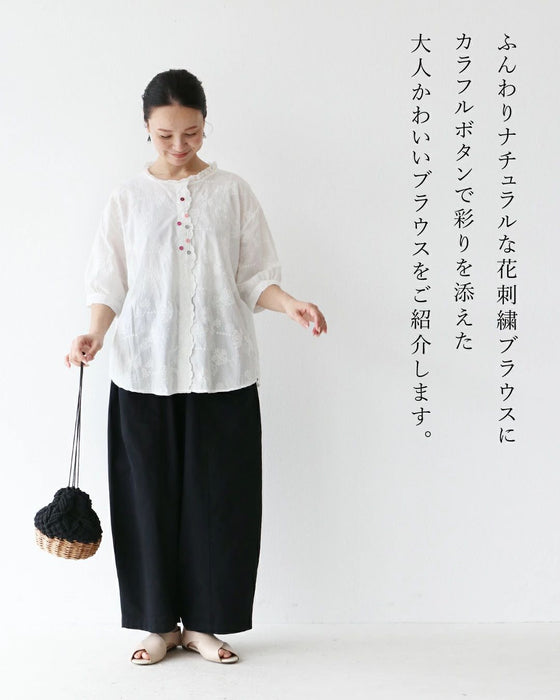 さりげないレースと心くすぐる彩りボタントップス