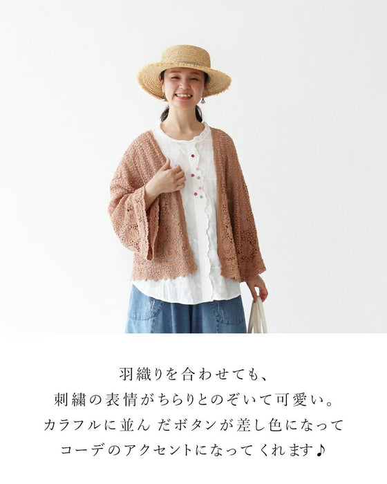 さりげないレースと心くすぐる彩りボタントップス