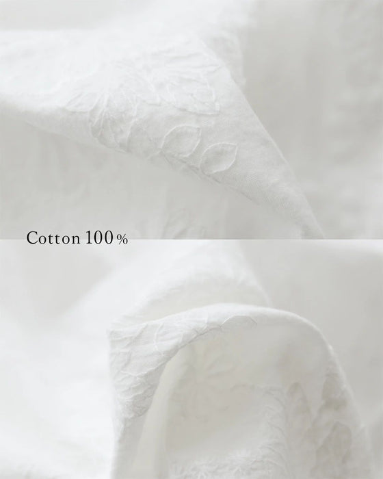 さりげないレースと心くすぐる彩りボタントップス