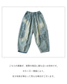 優しく仕上がる小花柄デニムパンツ
