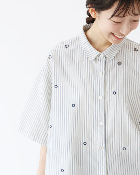 ストライプに舞うドット刺繍シャツ