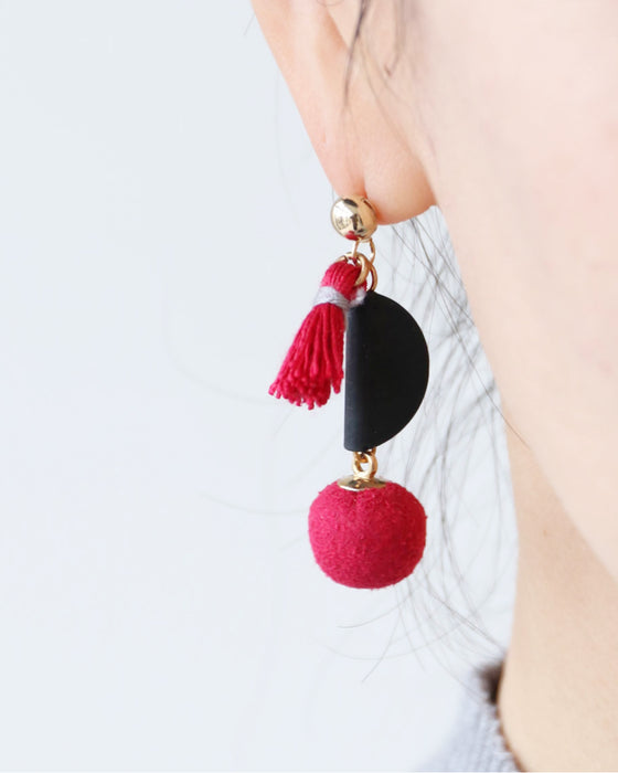 赤と黒のピアス