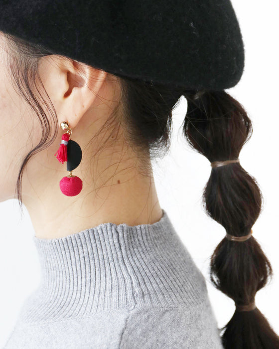 赤と黒のピアス