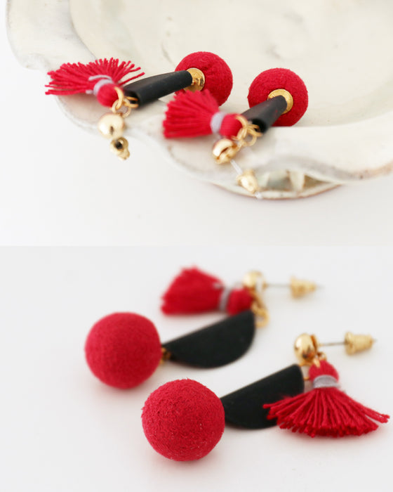 赤と黒のピアス