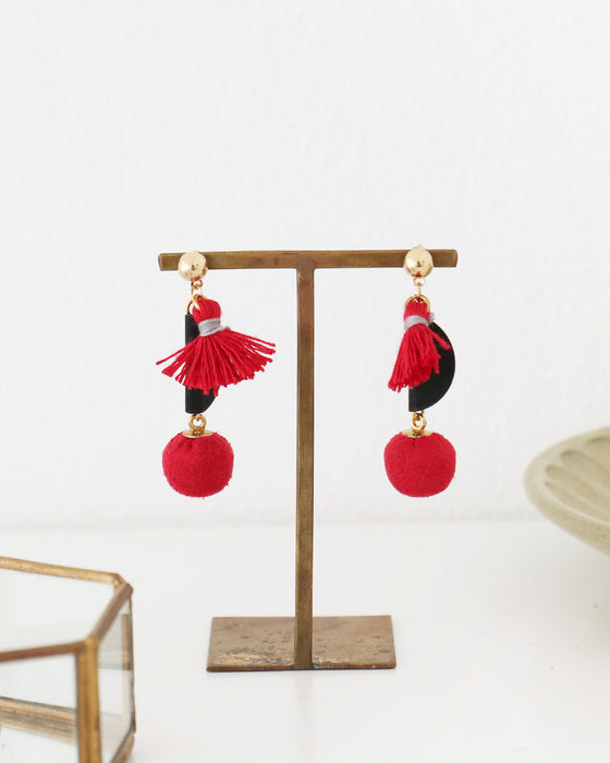 赤と黒のピアス