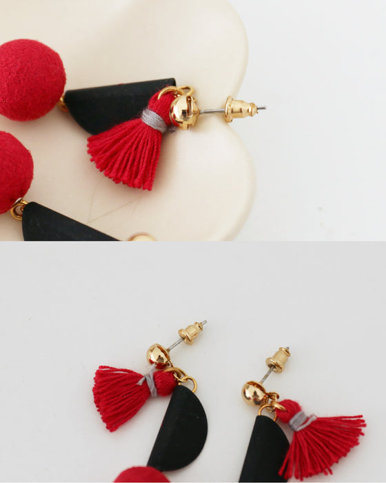 赤と黒のピアス