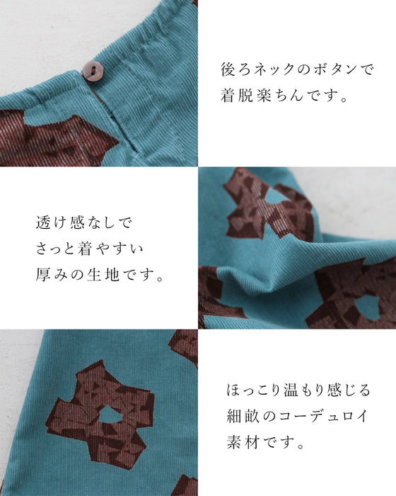 やわらかなブルーが誘う、アートな一枚。トップス
