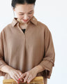 女性らしさも叶うすっきりトップス