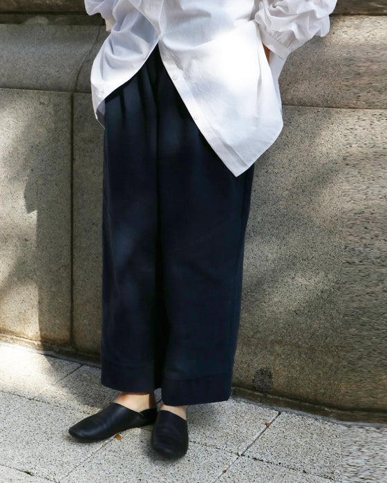 やわらかく品よくパンツ