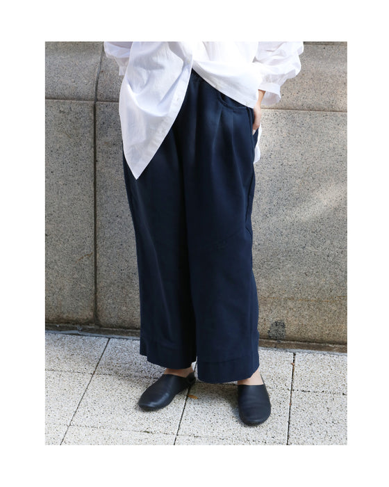 やわらかく品よくパンツ