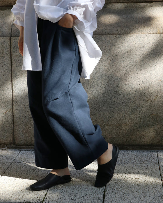 やわらかく品よくパンツ