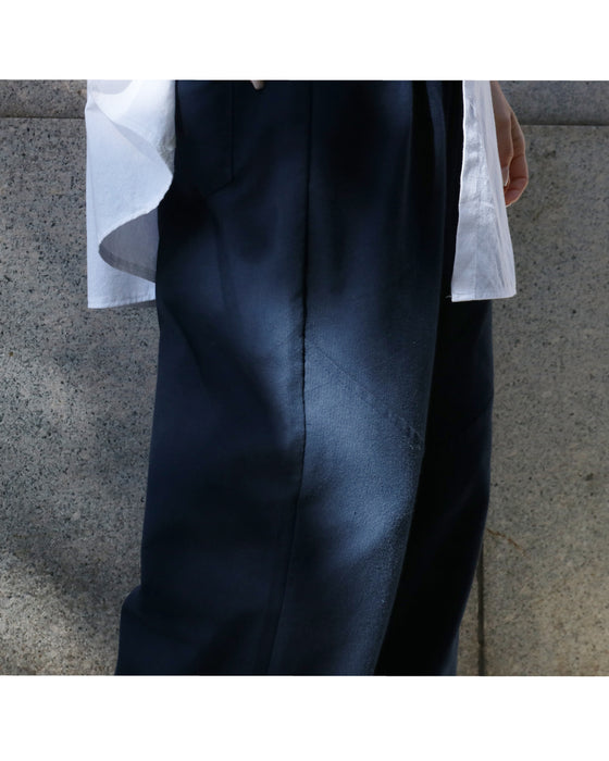 やわらかく品よくパンツ