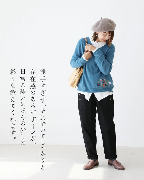 繊細な花刺繍が華やかさを添えるトップス