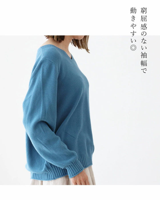 繊細な花刺繍が華やかさを添えるトップス