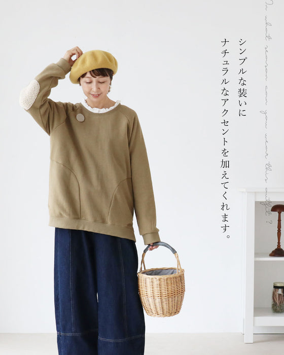 そっと主張するフリルの存在感トップス