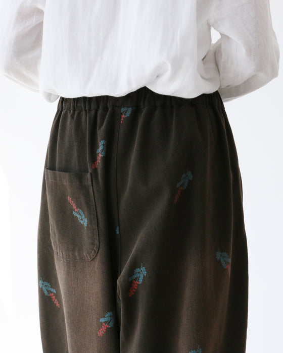 ゆったり花柄リラックスパンツ