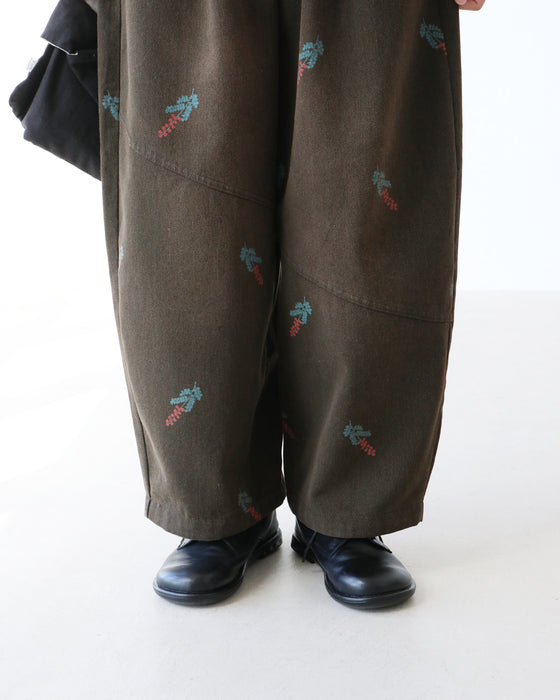 ゆったり花柄リラックスパンツ