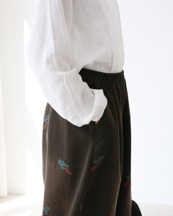 ゆったり花柄リラックスパンツ