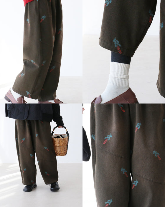 ゆったり花柄リラックスパンツ