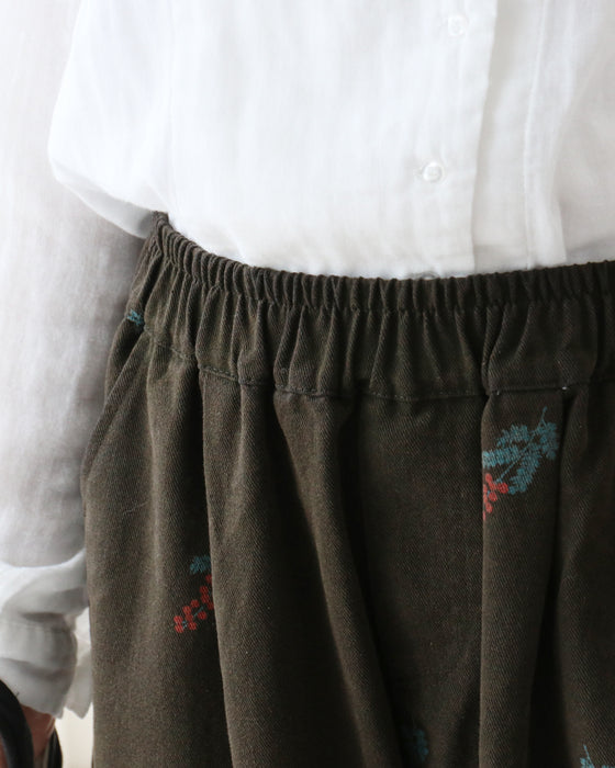 ゆったり花柄リラックスパンツ