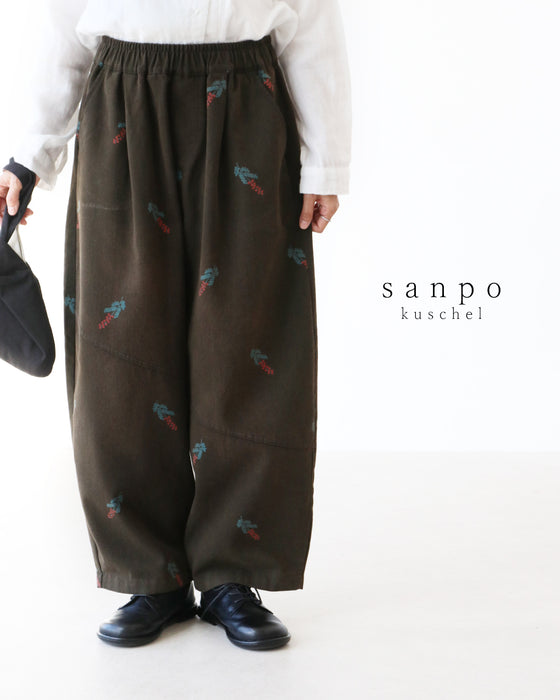 ゆったり花柄リラックスパンツ