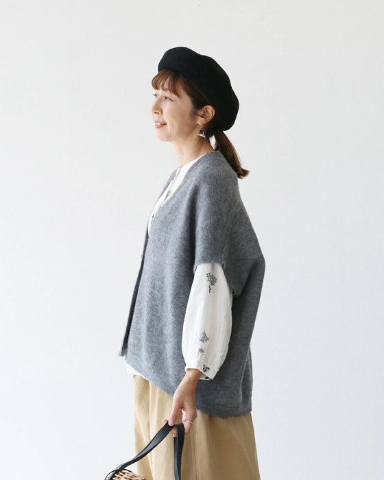 やさしく華やぐ、ナチュラル草花刺繍 ブラウス