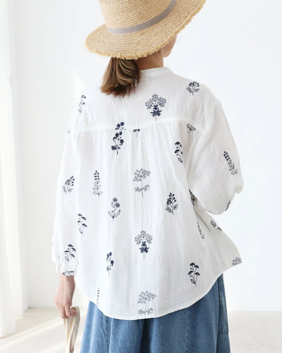 やさしく華やぐ、ナチュラル草花刺繍 ブラウス