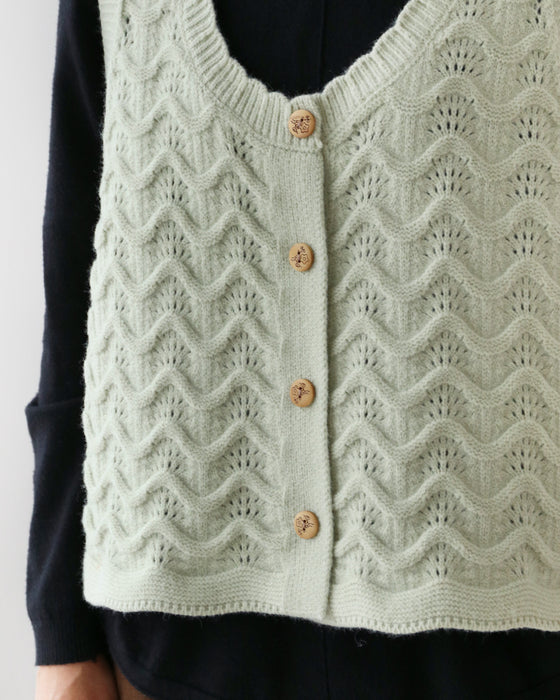 なみなみ立体ニットベスト