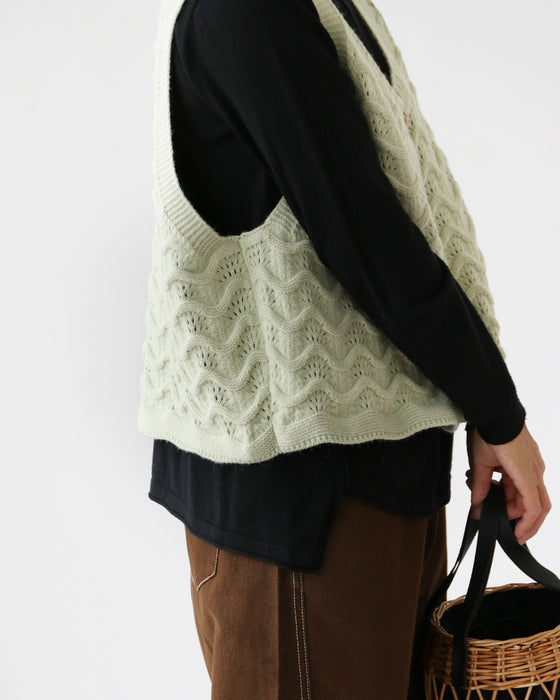 なみなみ立体ニットベスト