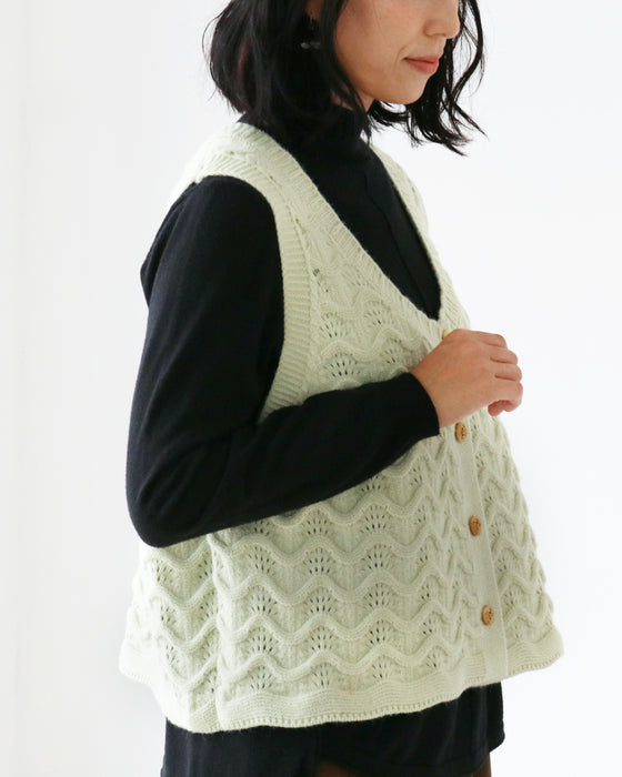 なみなみ立体ニットベスト