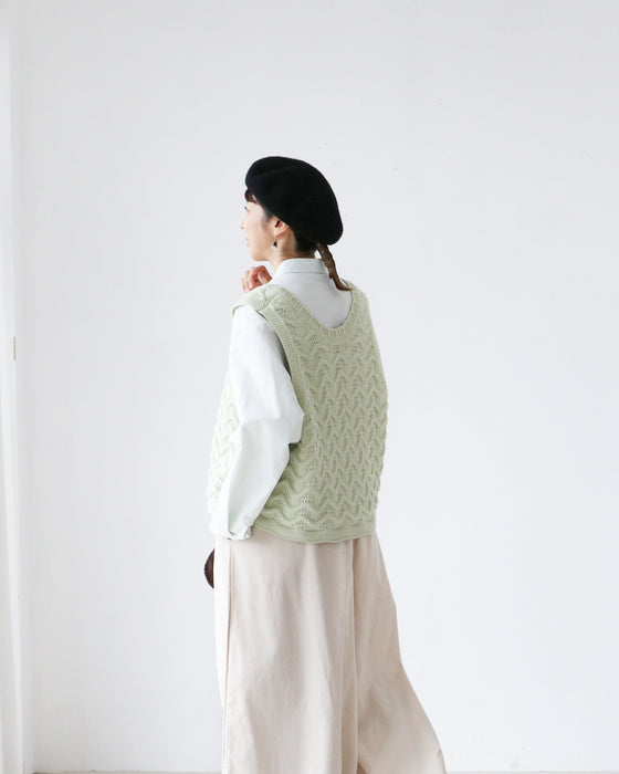 なみなみ立体ニットベスト