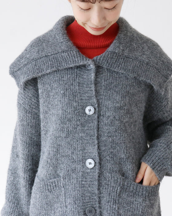 ビッグカラーでつくる自然な可愛さ カーディガン