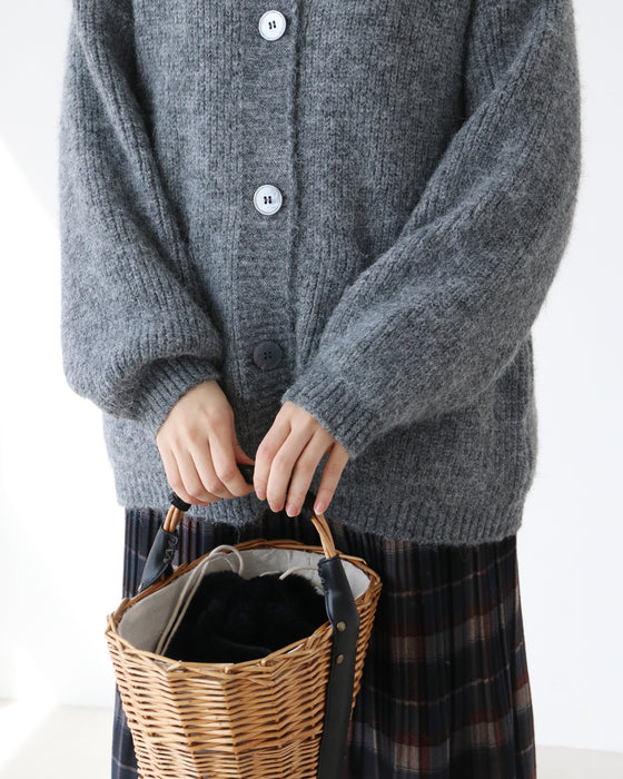 ビッグカラーでつくる自然な可愛さ カーディガン