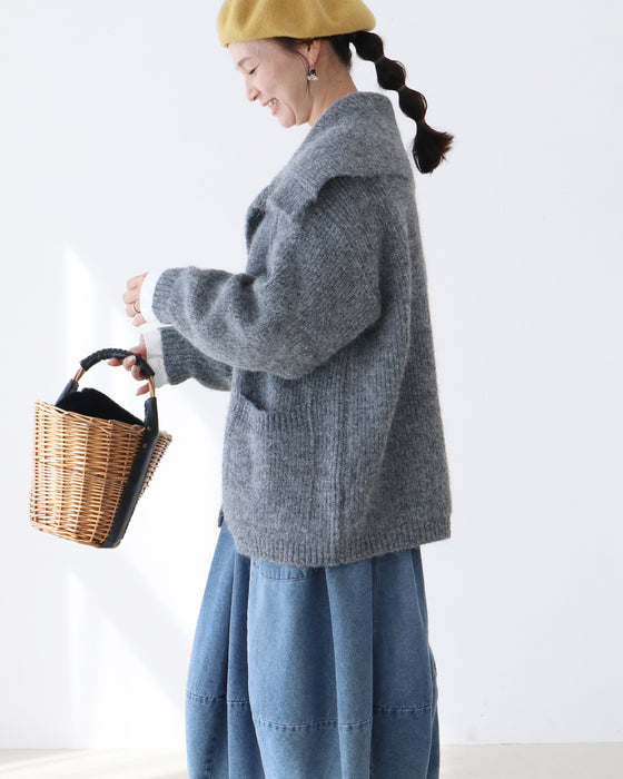 ビッグカラーでつくる自然な可愛さ カーディガン