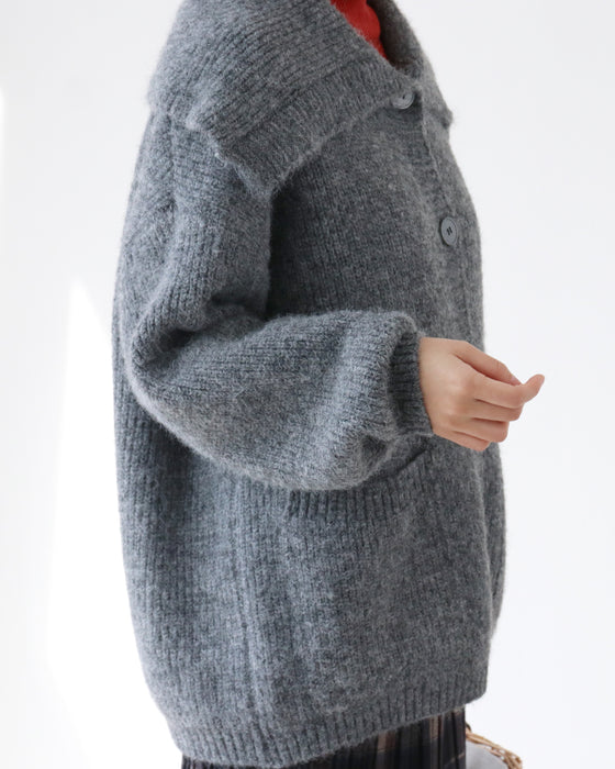 ビッグカラーでつくる自然な可愛さ カーディガン