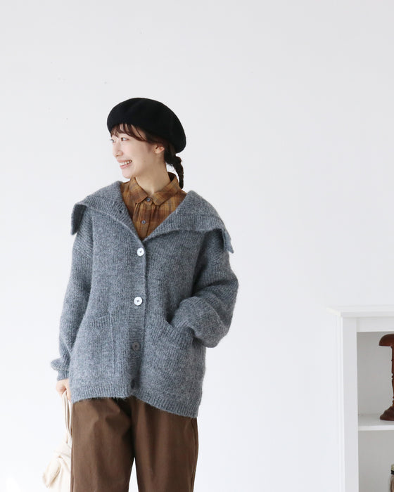 ビッグカラーでつくる自然な可愛さ カーディガン