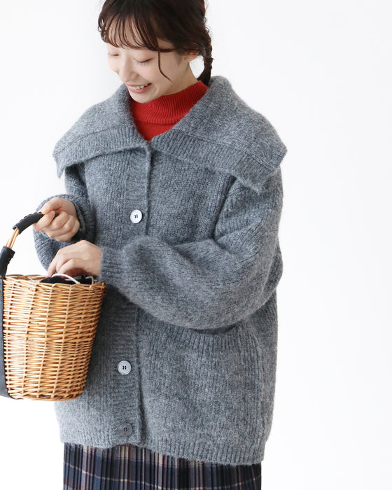 ビッグカラーでつくる自然な可愛さ カーディガン