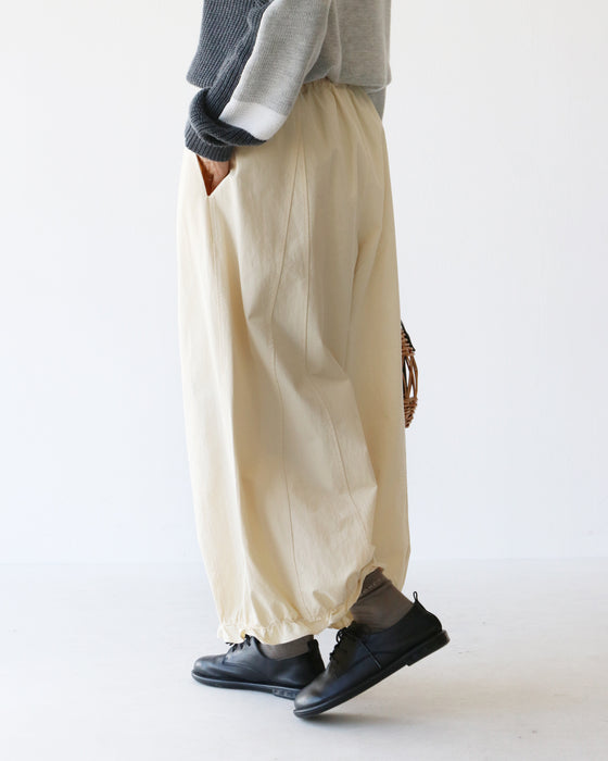 裾フリルコットンパンツ